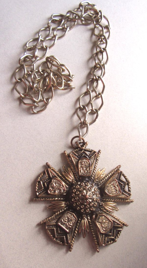 Vintage Heraldic Medalion Necklace Medieval Renaissance Accessories