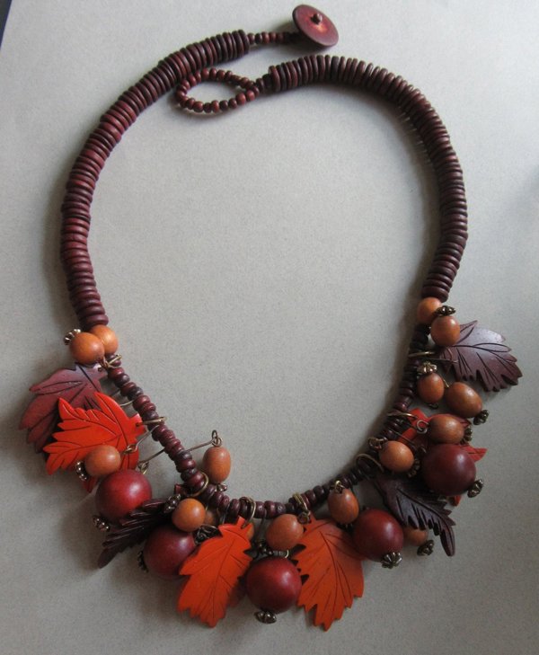 1980's Wood Leaves Berries Necklace Vintage Jewelry