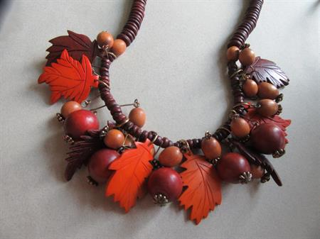 1980's Wood Leaves Berries Necklace Vintage Jewelry