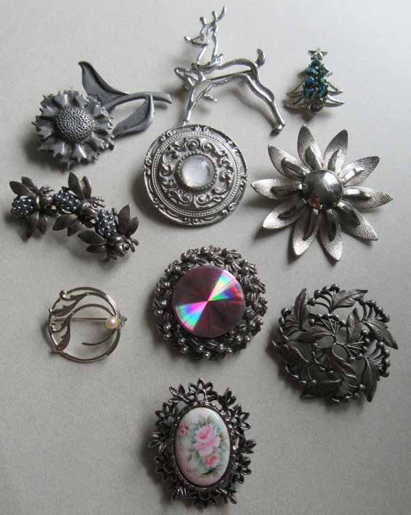Vintage Pin Lot Some Signed Jewelrama Brooches