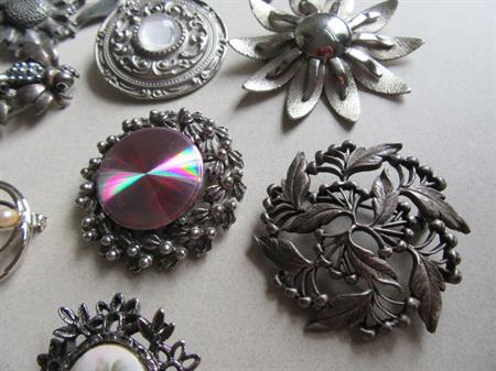 Vintage Pin Lot Some Signed Jewelrama Brooches