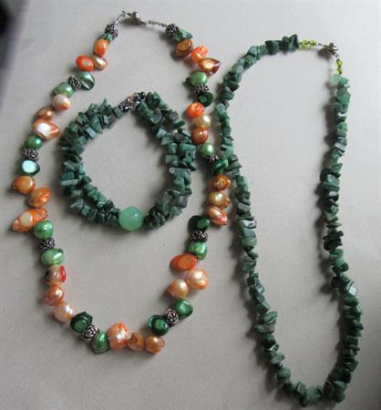 Genuine Fresh Water Pearls and Stone Chip Necklaces and Bracelet Jewelry Lot