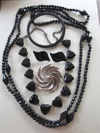 Vintage And Up Black Long Lucite Beads Glass Hearts Necklace Pin Earrings Jewelry Lot