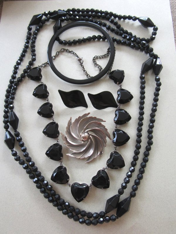 Vintage And Up Jewelry Lot Necklace Pin Earrings