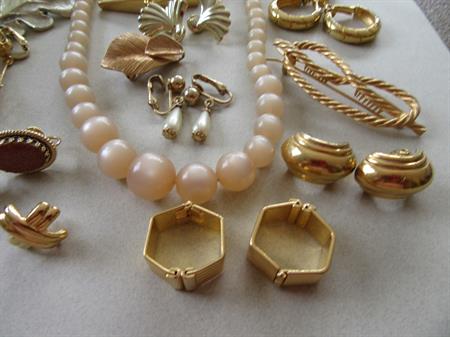 Vintage Jewelry Lot Earrings Pins