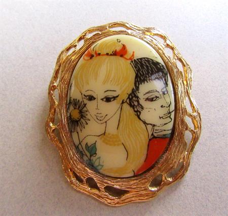Vintage Mod Tortolani Signed Couple Transfer Glass Pin Very Cool 