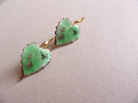 Guilloche Bumble Bee and Flower Pierced Earrings 