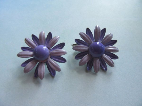 1960's Mod Purple Daisy Flower Earrings 