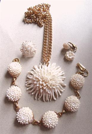Vintage Bubblelite or Featherlite Jewelry Lot White Bracelet Necklace