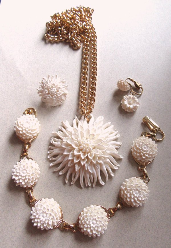 Vintage Bubblelite or Featherlite Jewelry Lot 