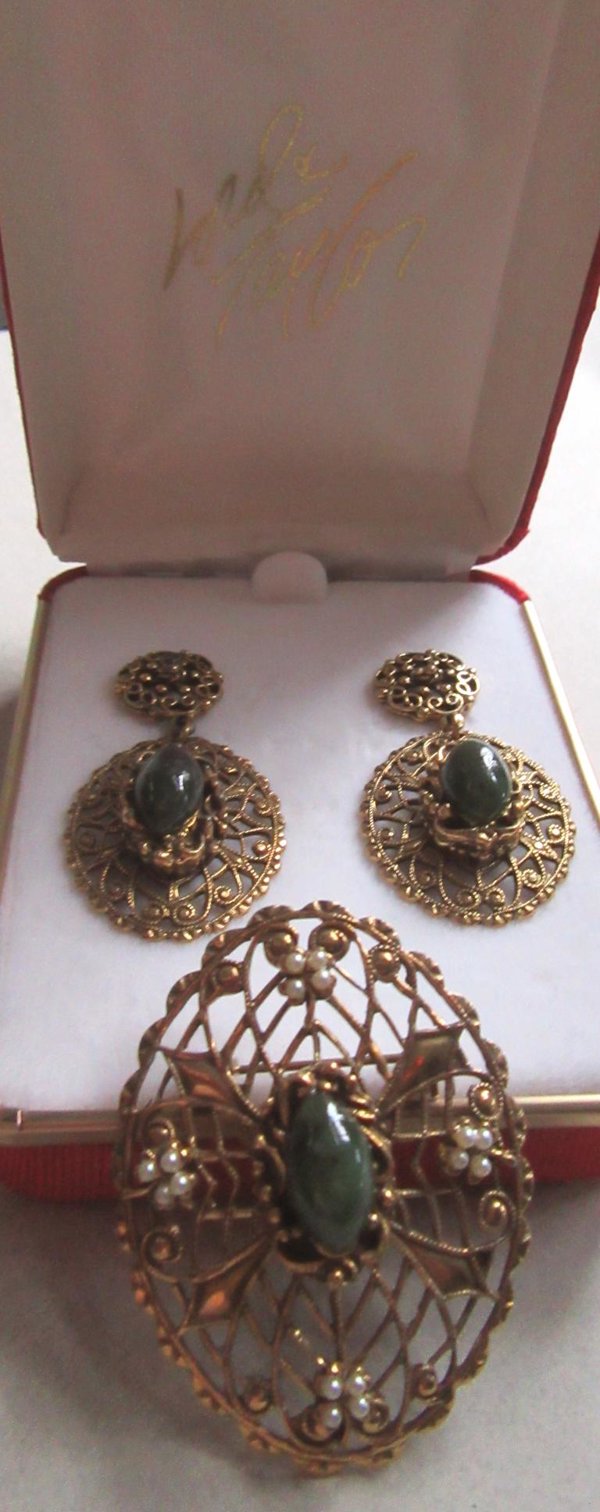 Vintage Lord and Taylor Pin Set Original Box