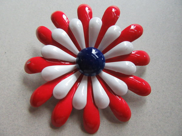Mod 1960's Enameled Flower Pin Vintage Jewelry