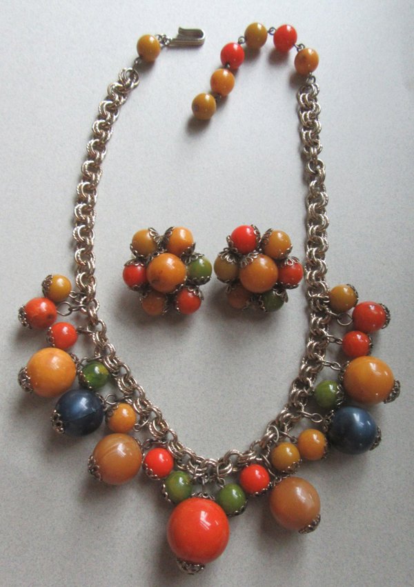 1950's Bakelite and Lucite Necklace Set Vintage Jewelry 