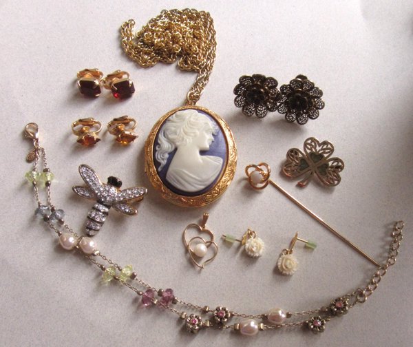 Vintage and Up Jewelry Lot 
