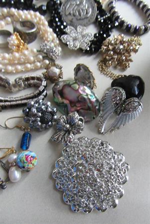 Junk Jewelry Lot Rhinestones Miriam Haskell Single Earring 