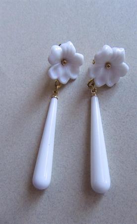 Vintage Trifari White Flower Clip Earrings Signed Jewelry