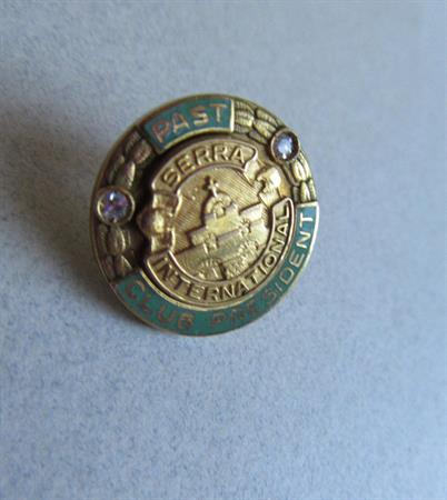 Vintage Serra International Past Club President Pin Gold Filled?