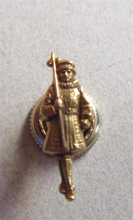 1/10th 10K Gold Beefeater Lapel Pin 