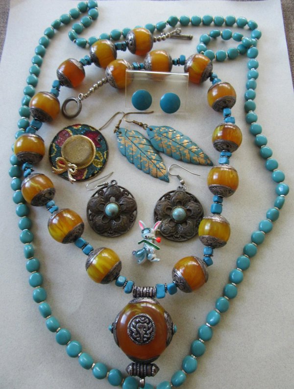 Vintage Jewelry Lot Necklaces Earrings Beads 