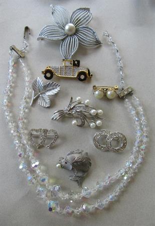 Vintage And Up Jewelry Lot Crystal Beads Rhinestone Pins JJ 