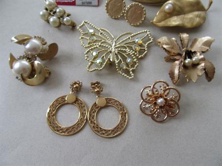 Vintage Jewelry Lot Pins Earrings  Bangle