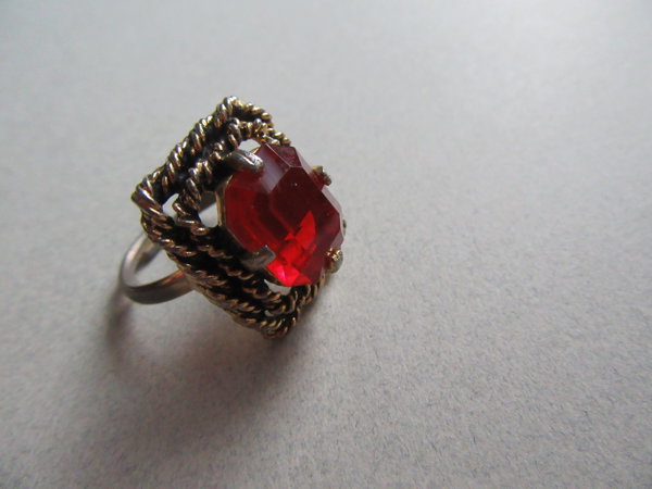 Vintage Red Rhinestone Ring Renaissance Accessories