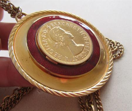 Large Vintage Queen Elizabeth Pendant Necklace