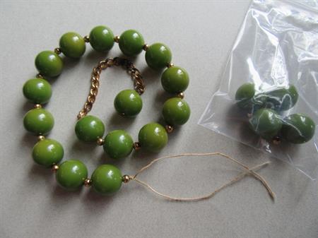 Genuine Bakelite Green Broken Necklace 20 Beads For Restring Destash Jewelry Making
