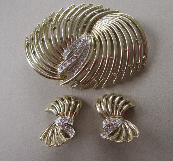 1950's Rhinestone Pin Set Vintage Jewelry