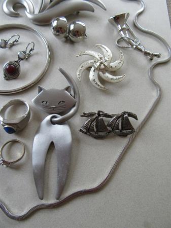 Vintage Jewelry Lot Some Signed Brooches