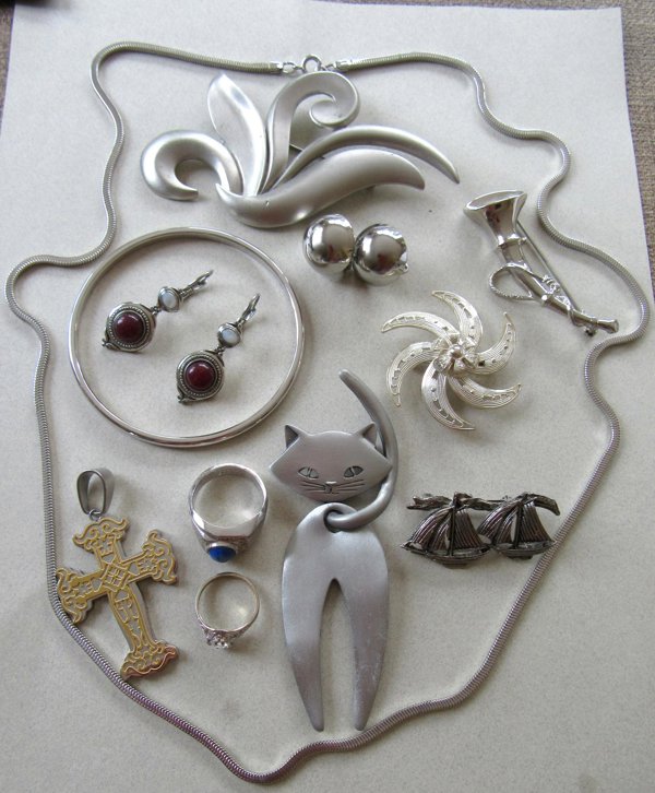 Vintage Jewelry Lot Some Signed Brooches