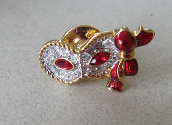 Swavroski Crystal Mardi Gras Mask Pin
