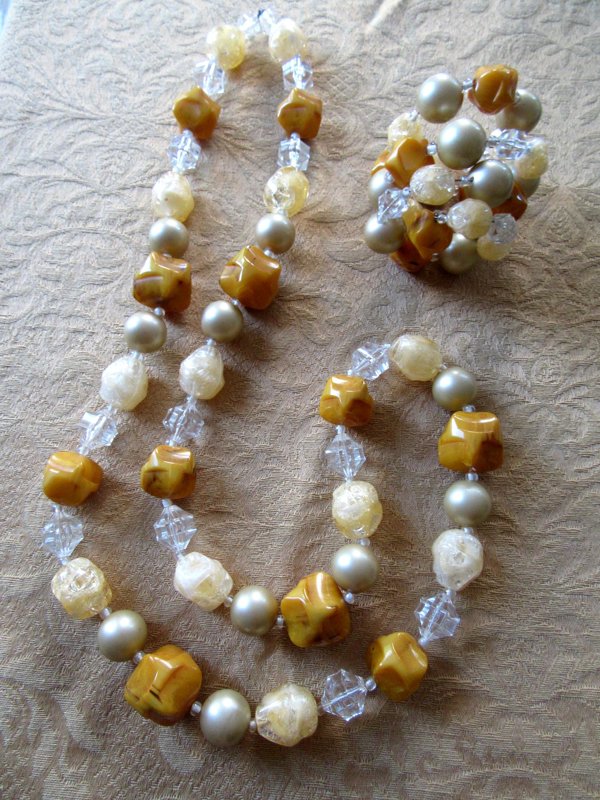 Vintage Genuine Bakelite and Lucite Necklace Bracelet Set Peanut Butter 