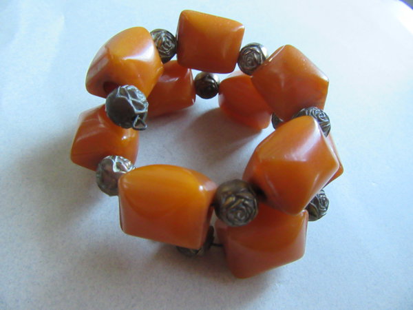 Vintage Bakelite Memory Wire Bracelet 
