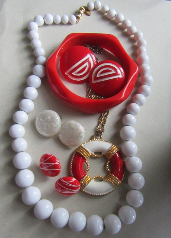 Vintage Jewelry Lot Les Bernard Lucite Necklace