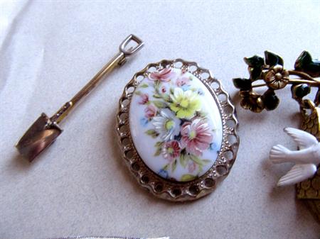 Vintage Pin Lot Brooches Some Signed Brooches