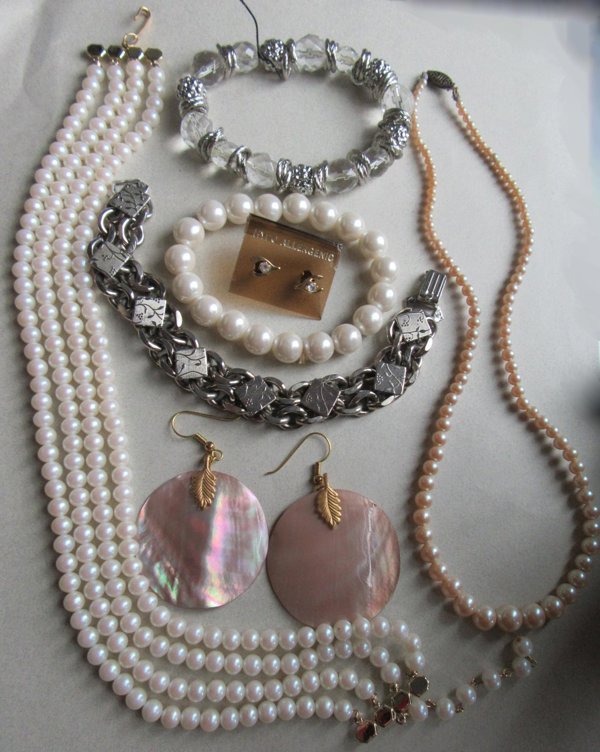 FIND Vintage Jewelry Lot Nice Variety