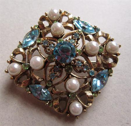 Vintage Rhinestone Faux Pearl Pin Brooch