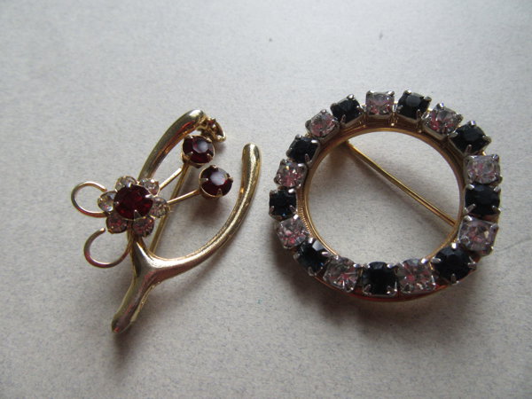 Vintage Rhinestone Pins Wishbone and Wreath Brooch