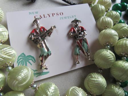 Vintage Green Jewelry Lot Necklaces Pin Set