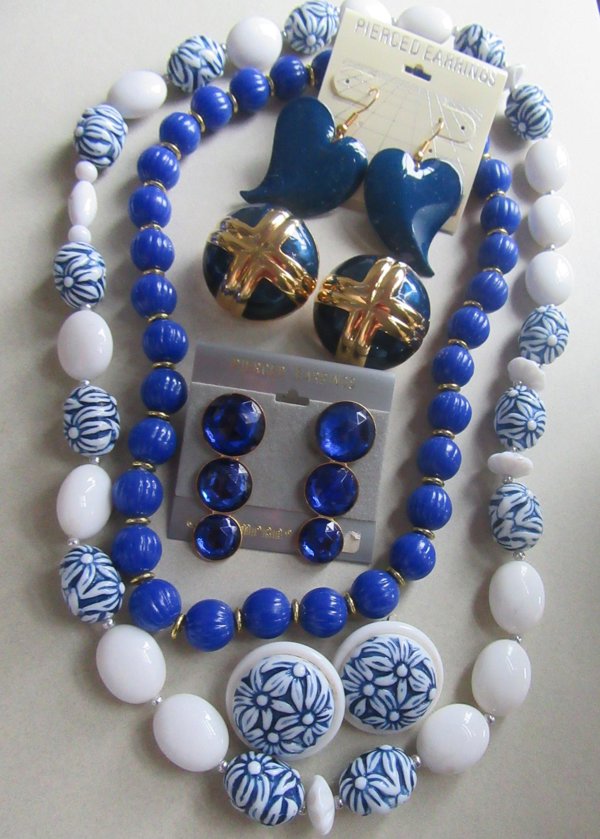 Vintage Jewelry Lot Necklaces Earrings