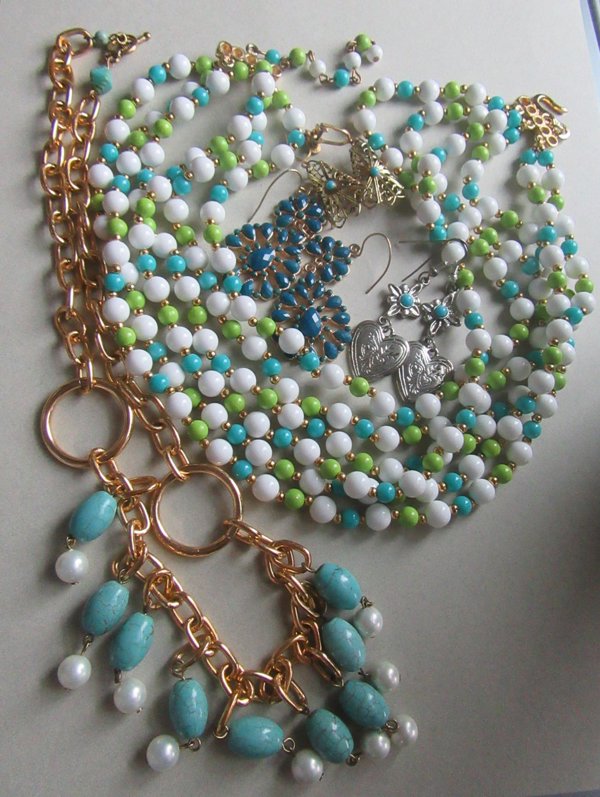 Vintage and Up Jewelry Lot Necklaces Earrings