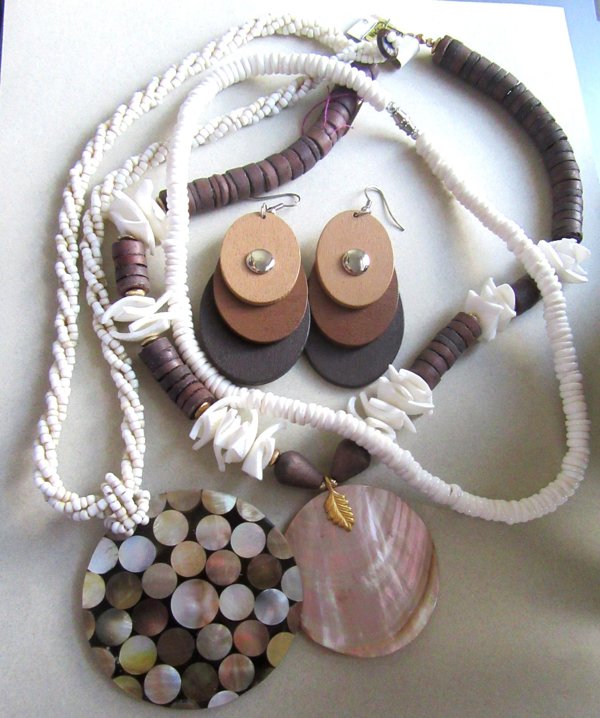 1980's Vintage Tropical Jewelry Lot Pucca Shell