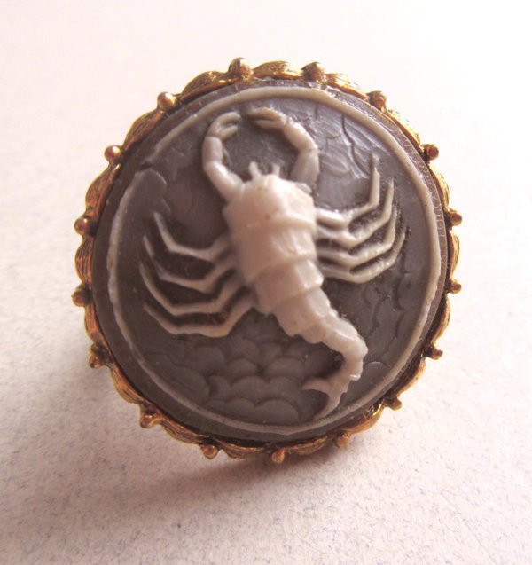 Vintage 1970's Lucite Scorpion Adjustable Ring Scorpio 