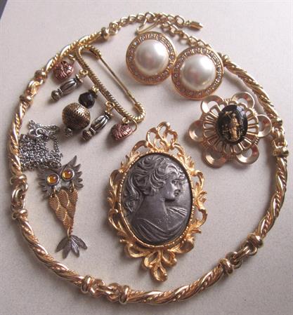 vintage and Up Jewelry Lot Pin Brooch Necklaces Earrings