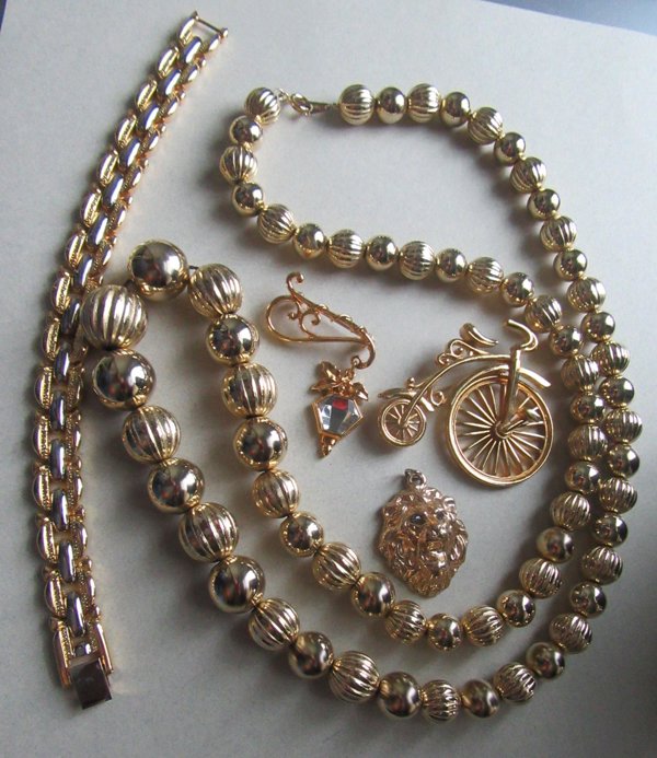 Vintage Gold Tone Jewelry Lot Pins Brooches Necklace Bracelet