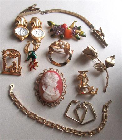 Vintage and Up Jewelry Lot  Pins Brooch Bracelet Sweater Clip