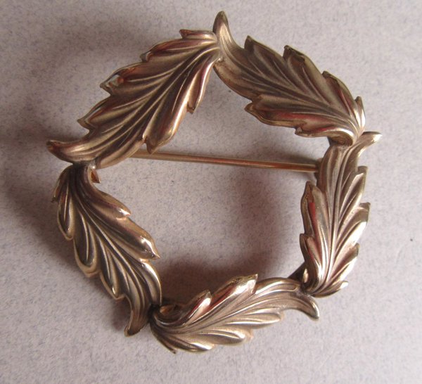 Vintage Gold Filled Wreath Pin Brooch Fine Jewelry