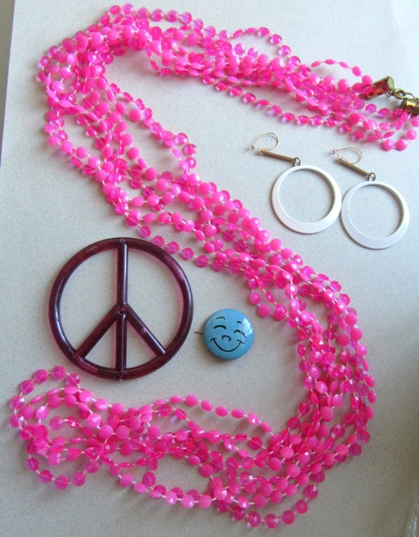 Vintage Fun Mod Jewelry Lot Peace Sign Earrings Necklace