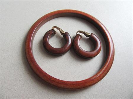 Vintage Mid Century Bakelite Infused Bracelet And Earrings